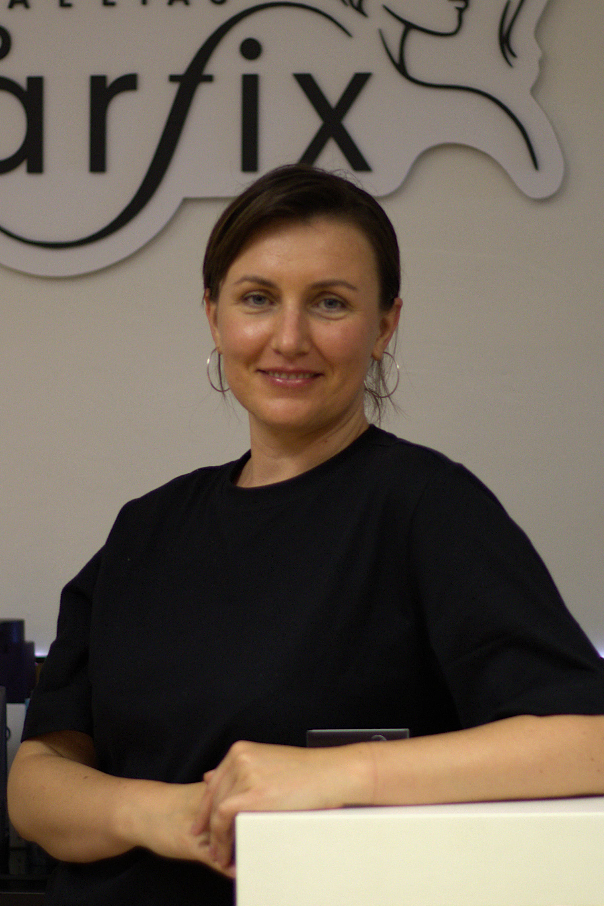 Olga, praktikant hos Natallias Hårfix